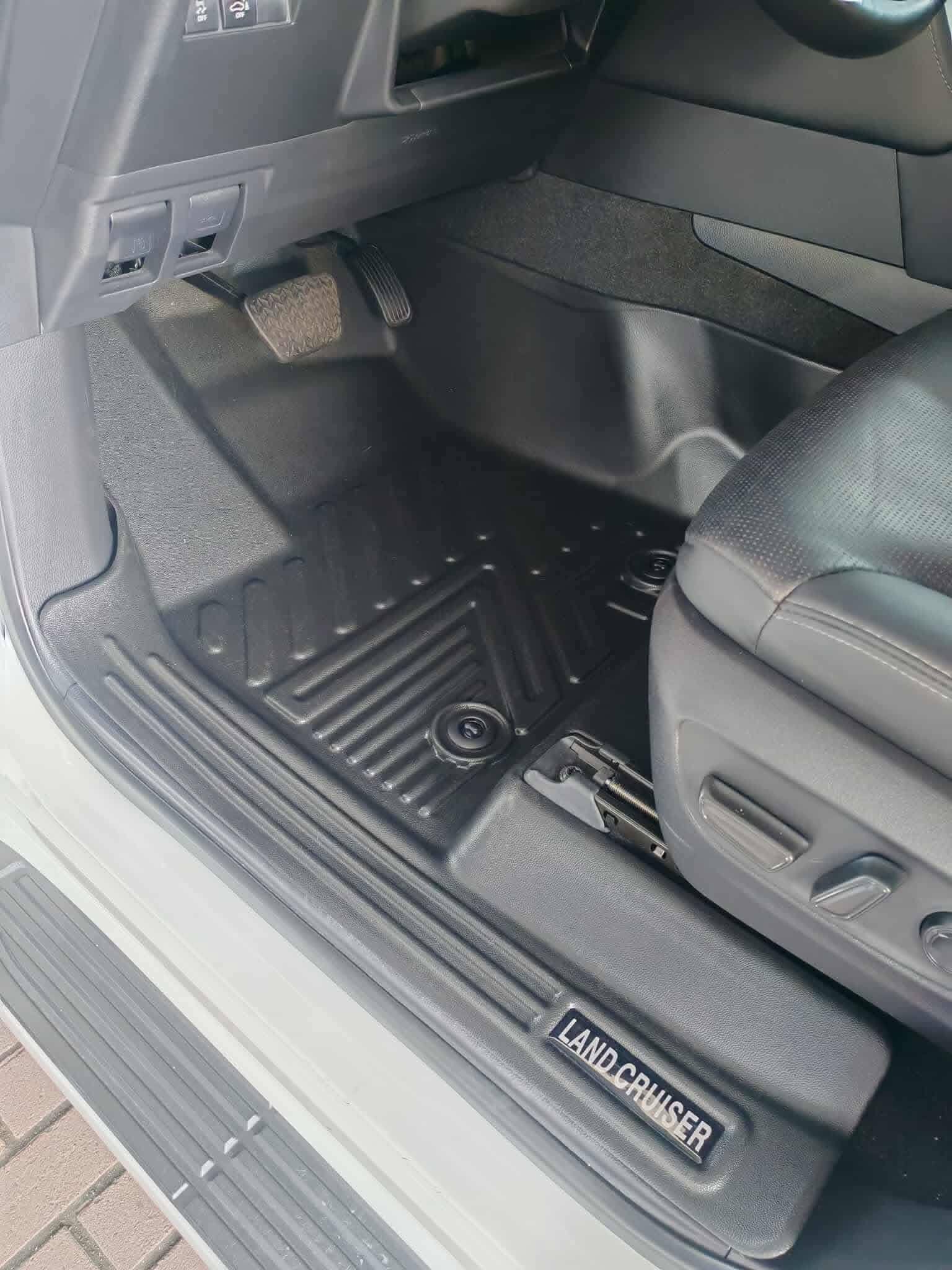 GARAGE WALLET “STANDARD” LAND CRUISER 300/200 5D EXTENDED MATTING & FULL TRAY WITH BACKSEAT