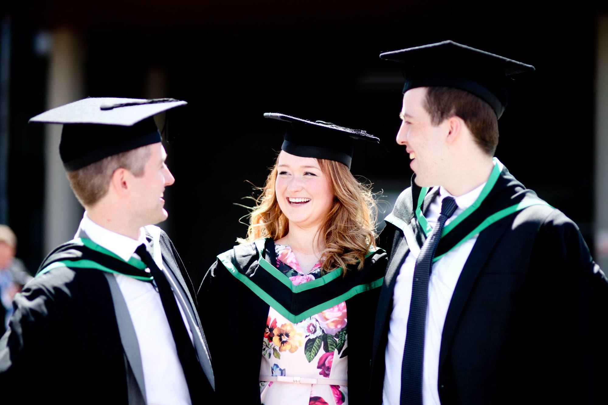Chasingyuan - HOW TO WEAR YOUR GRADUATION CAP AND GOWN...