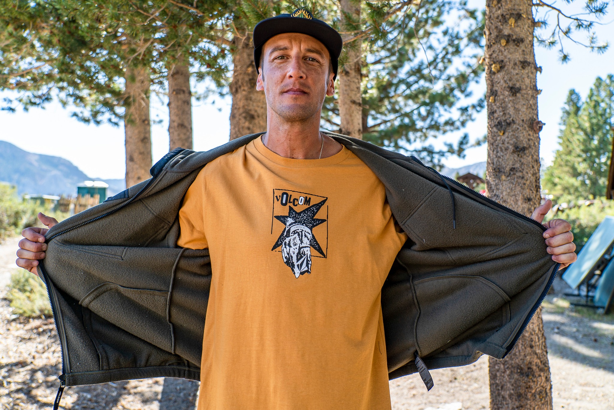 Volcom - La playera de manga larga Ohgee es tan Volcom que...