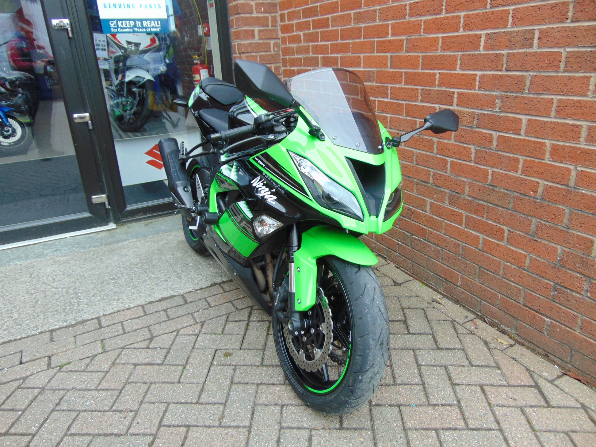 Kawasaki Zx6r 2018 | 16,xxx km | 🅱309,000🅱