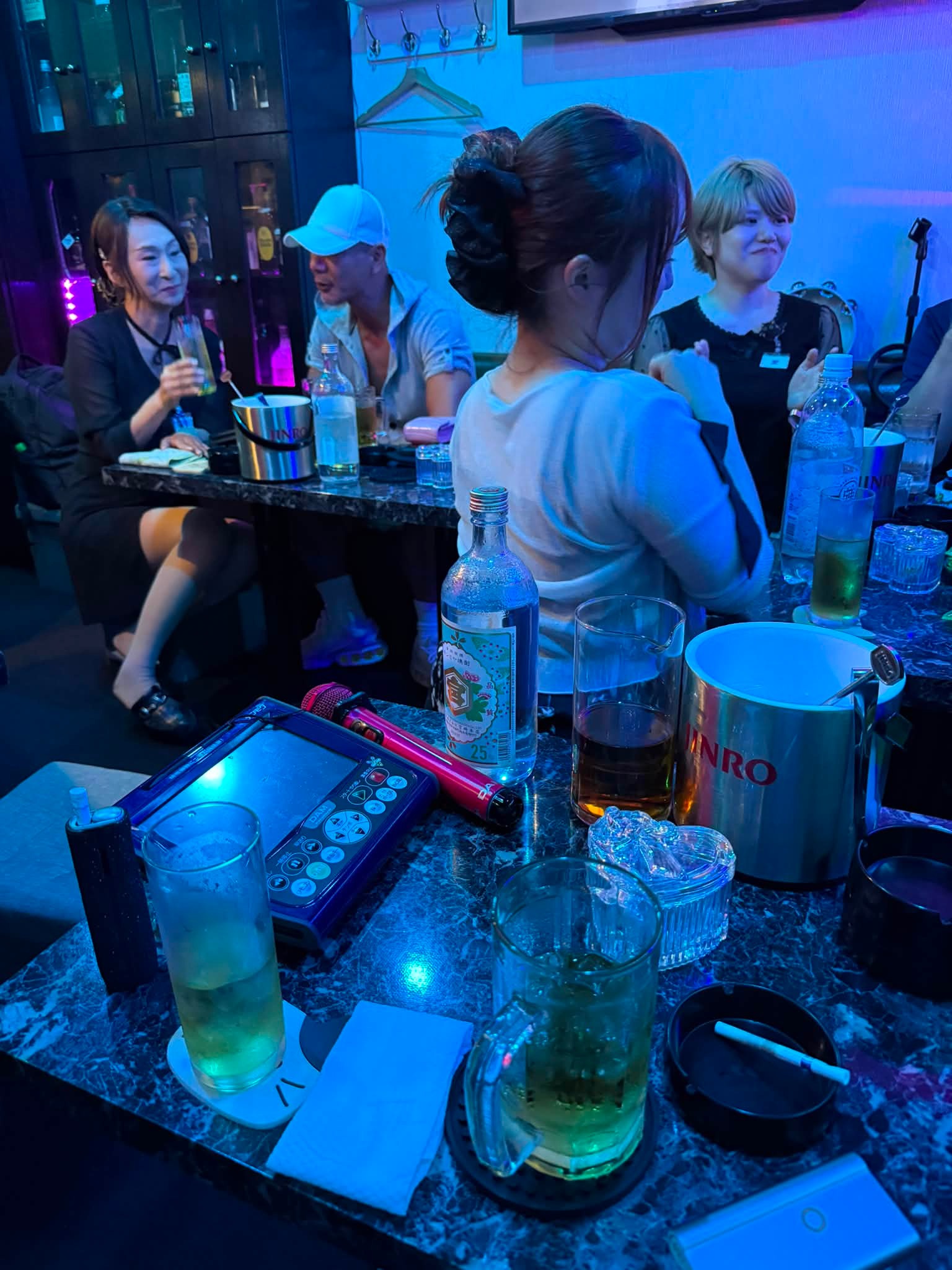 〜6名テーブル居酒屋、BAR、キャバクラ、スナック 6名テーブル居酒屋、BAR、キャバクラ、スナック 6名テーブル居酒屋