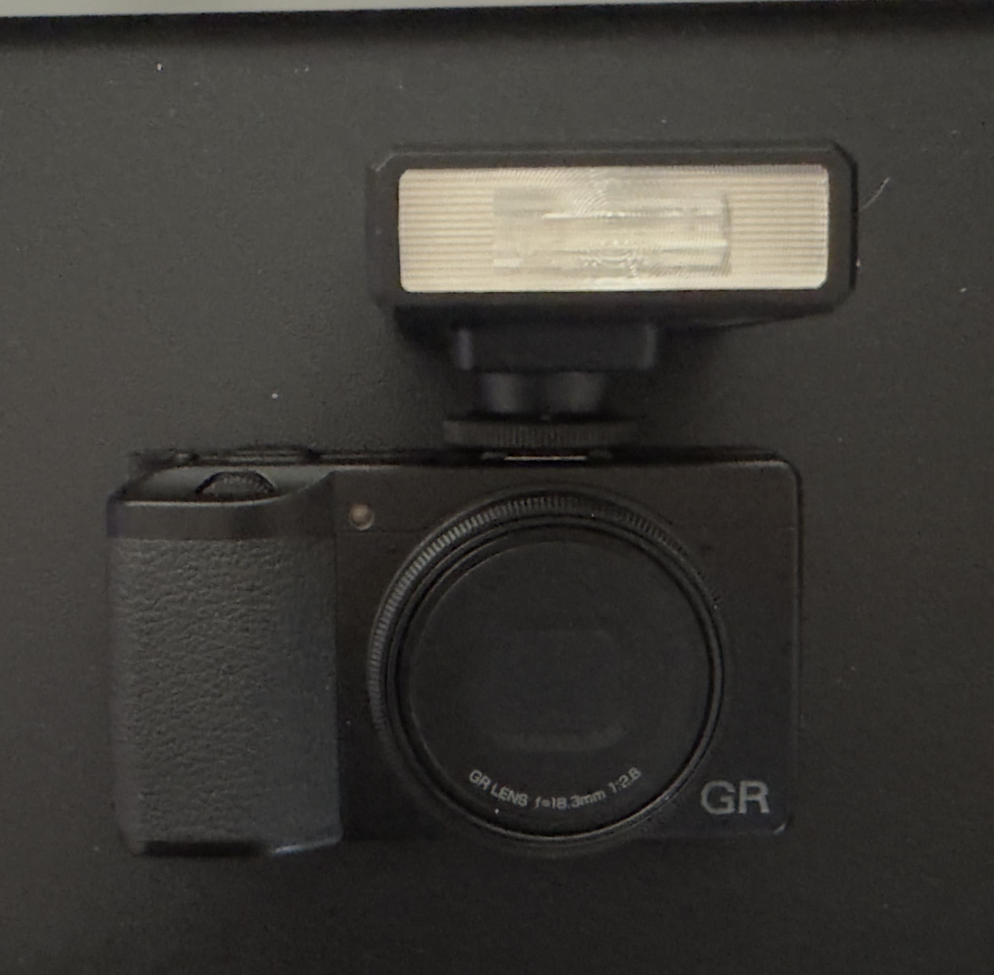 Hi, Did anyone try flash Ulanzi F12 Mini with GRiii ? Does auto 