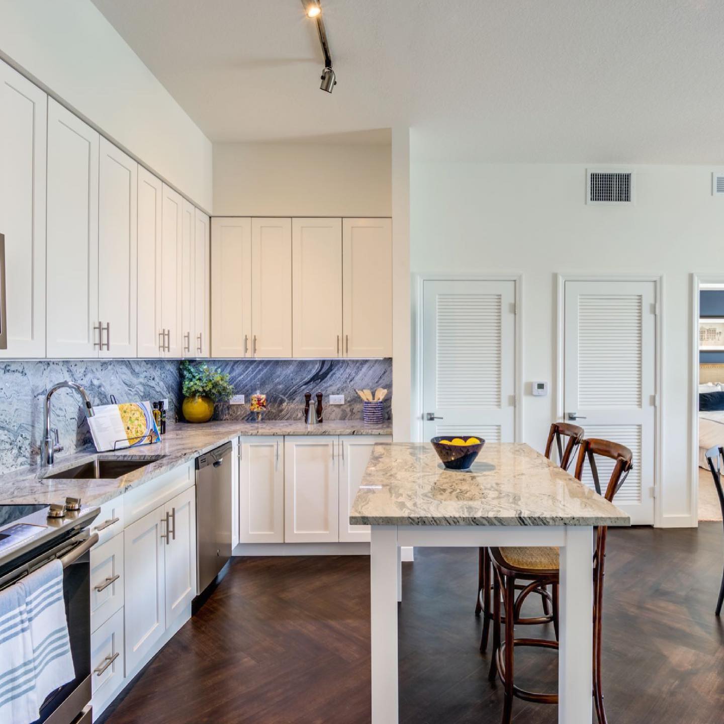 Gallery Detail: Laurie Friedman Luxury Rental Apartments