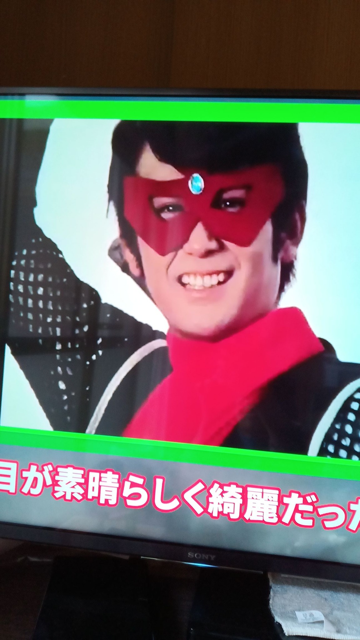 赤影坂口祐三郎さん｡赤い仮面の奥～(☆∀☆)キラりとひかる涼しい目
