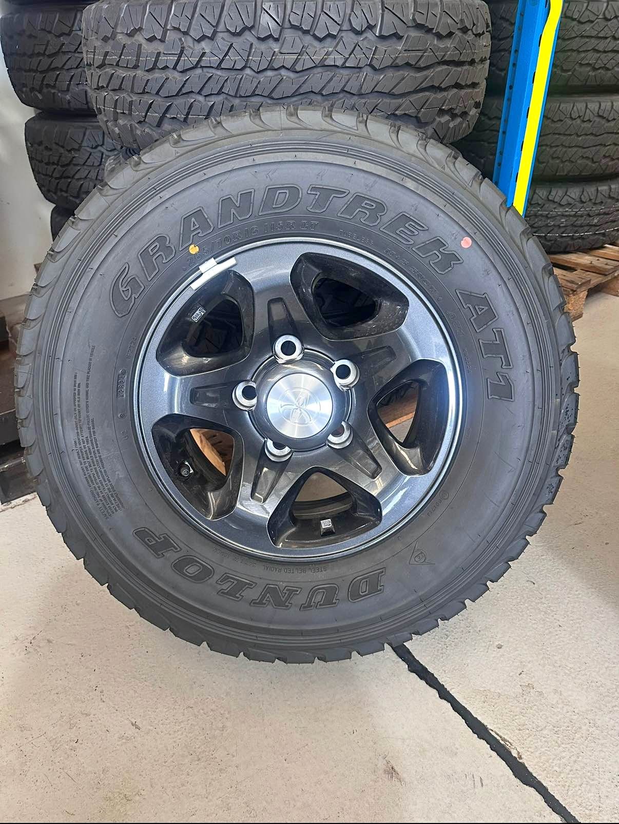 Toyota Landcruiser 79 series GXL Rims and Tyres - Car Wheels, Tires ...