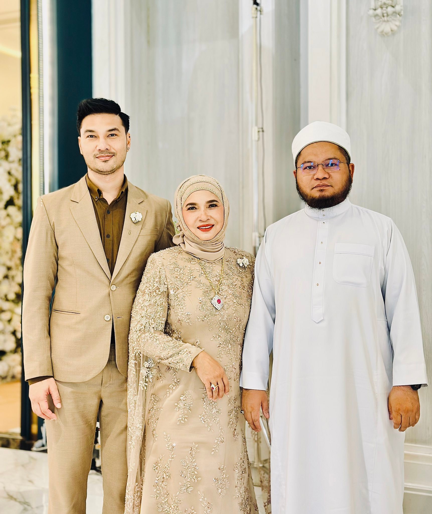 Ahmad Rashidi - ภรรยาและลูกชายคนโตของเจ้าภาพ | Facebook