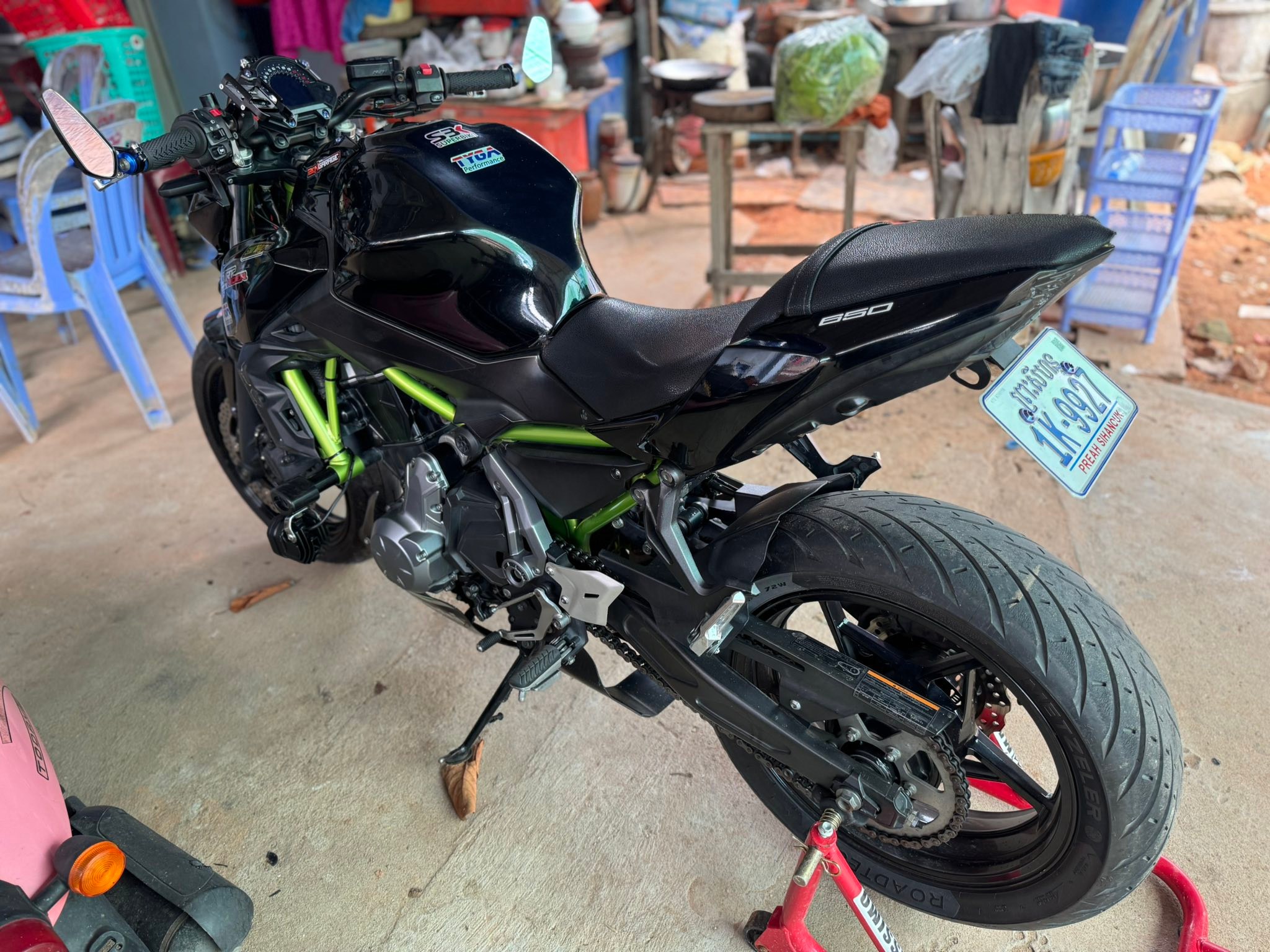 Z650.018.2###ស្ដើងចរចាបានតិចតួច
