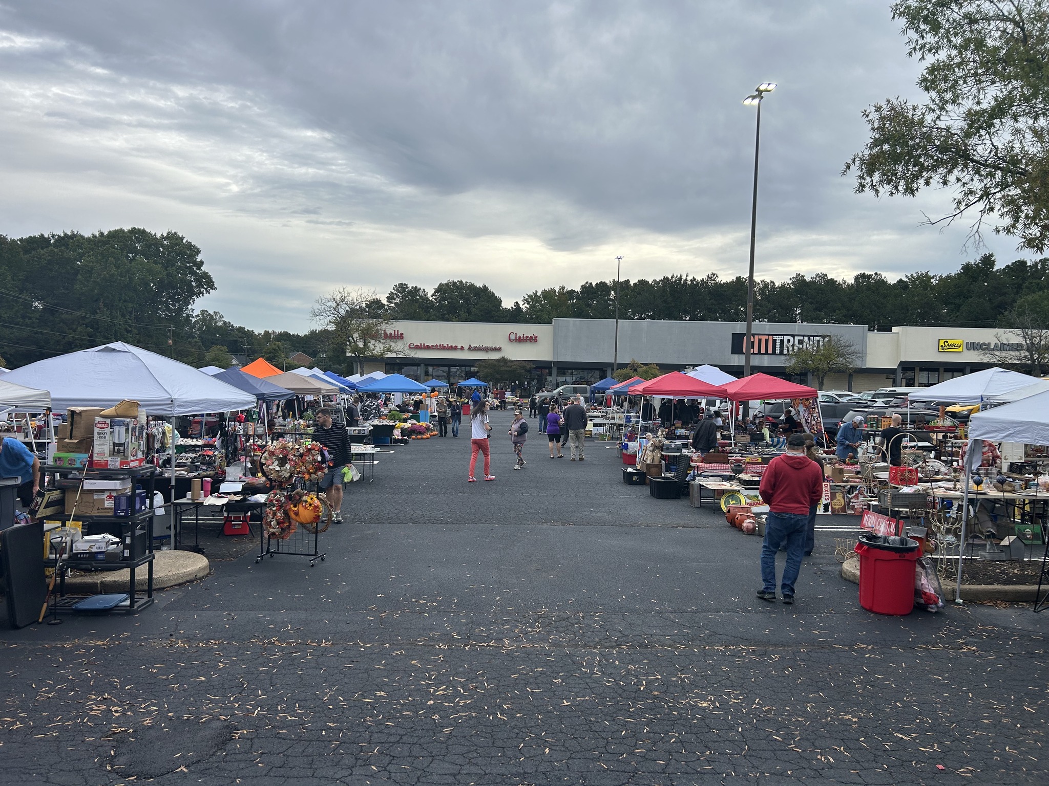 Huge Family Fun SATURDAY Outdoor Flea Market - 80 outdoor and over 100 ...