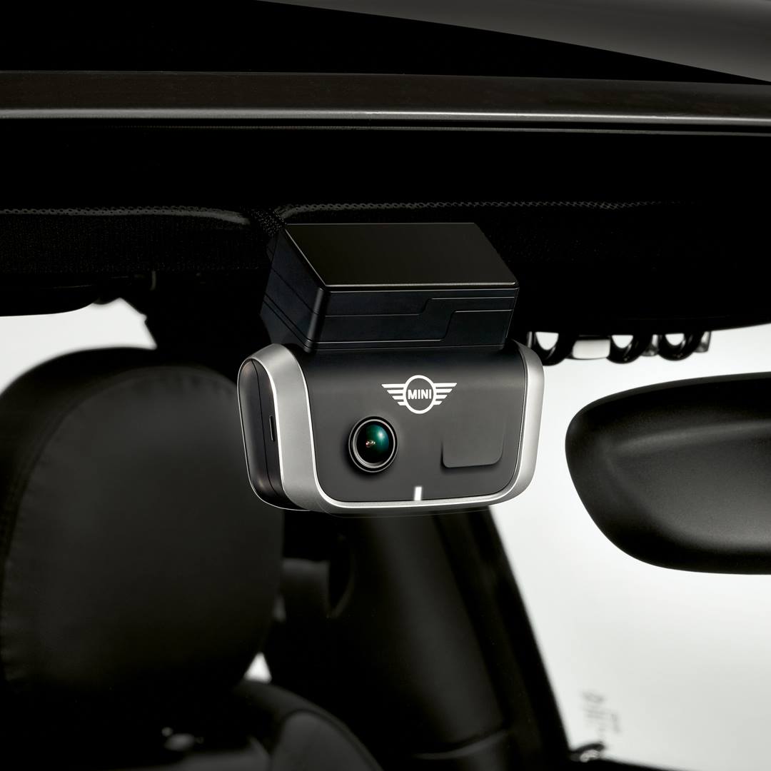 We've got your back. With the MINI Advanced Car Eye 3.1, you'll
