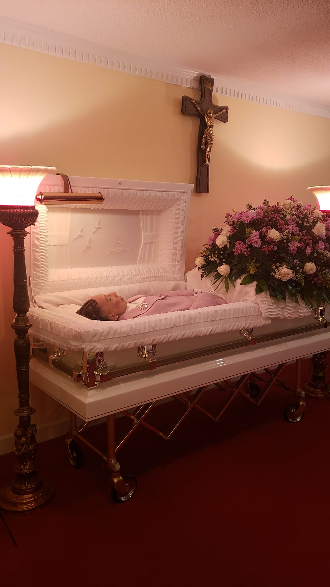Holloway's Funeral Home Home