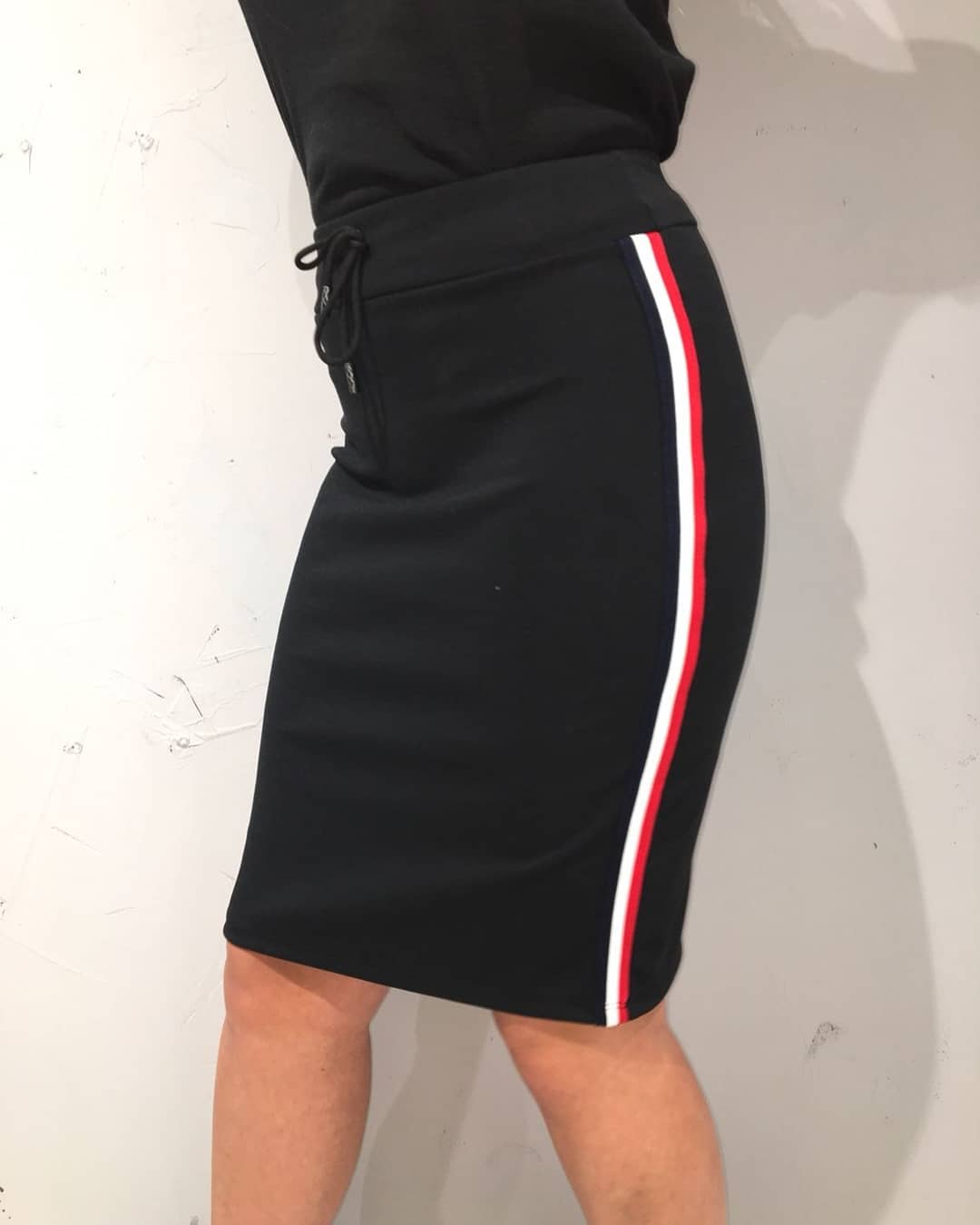 Stoer rokje leuk te combineren met... - Sensiwearshop.com | Facebook