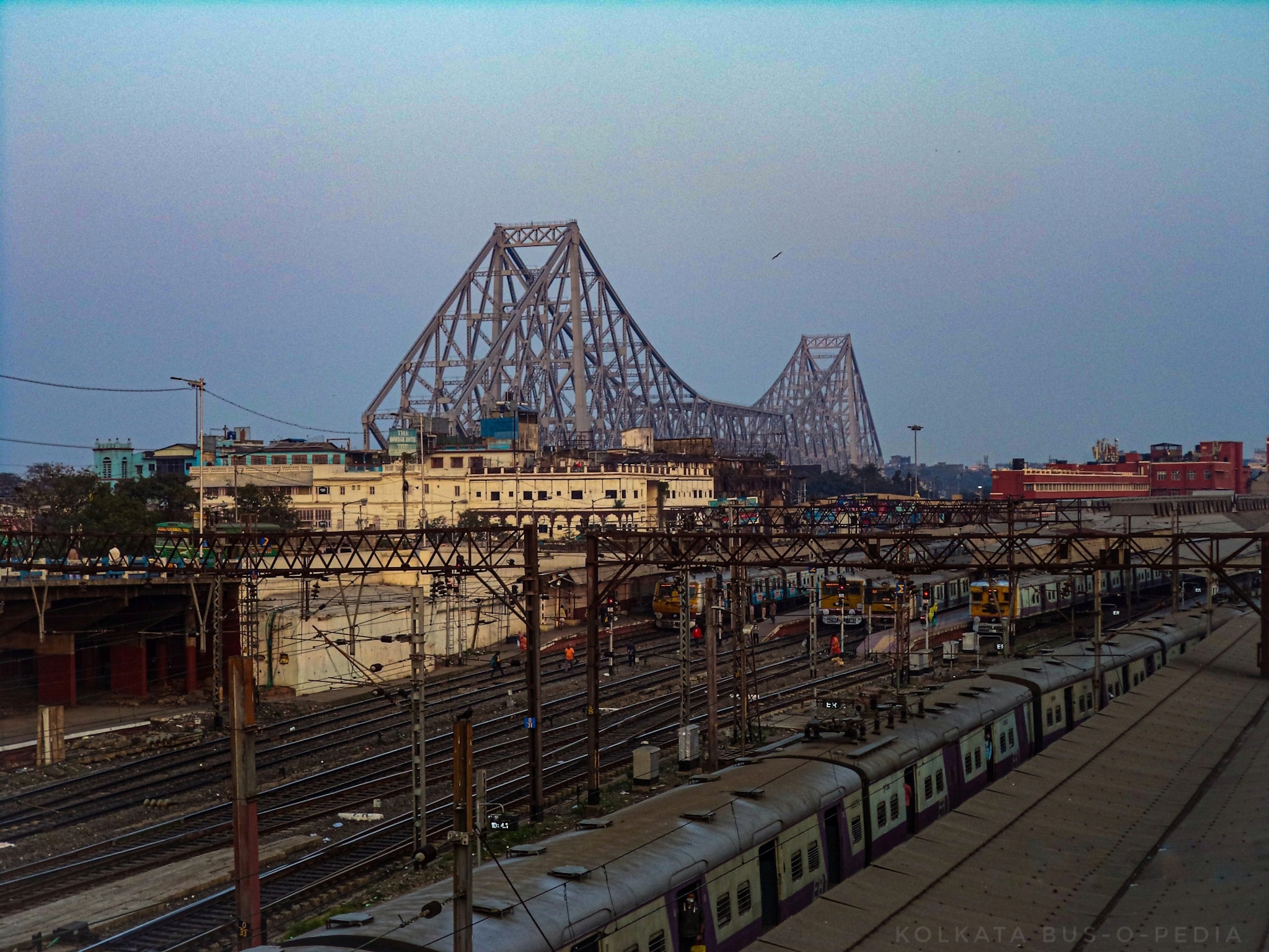 The Howrah Stn and the Howrah Bridge... - Kolkata bus-o-pedia | Facebook