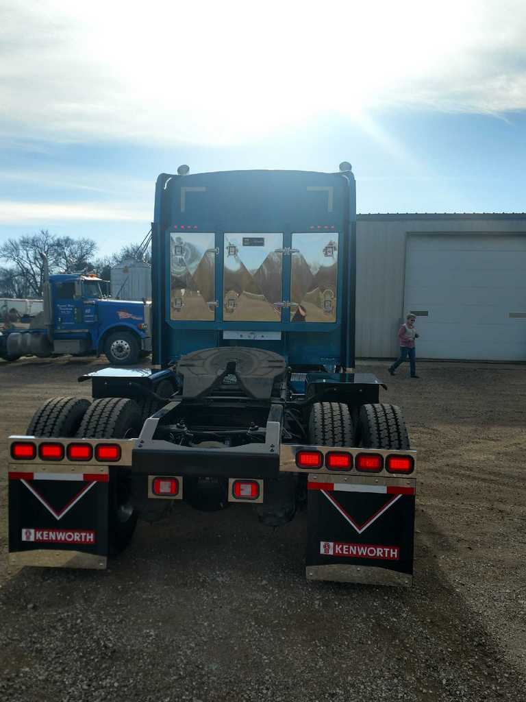 What a great-looking headache rack... - Big Rig Chrome Shop