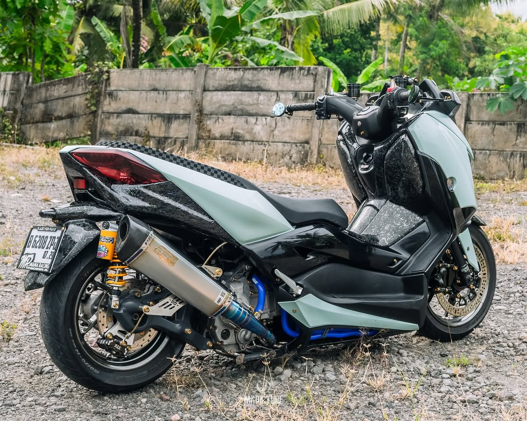 Yamaha Xmax 250 / 300cc exhaust full system plug and play free DB