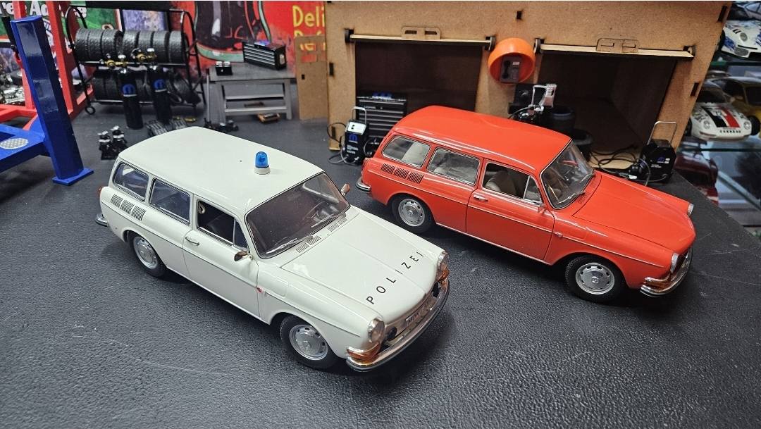 VW Variant 1600 1969-1974 Minichamps.