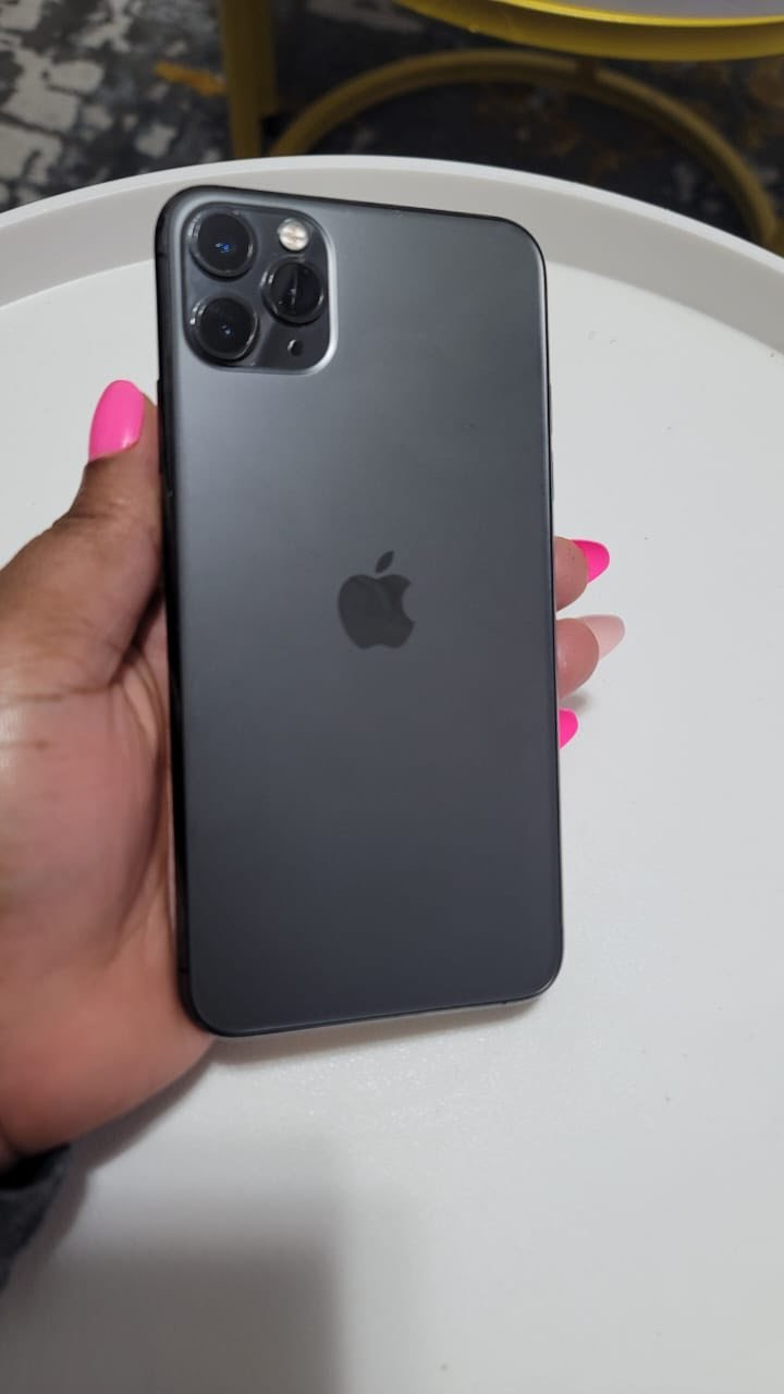 iPhone 11 Pro Max 256 Gig Face iD not working Battery 75% strong