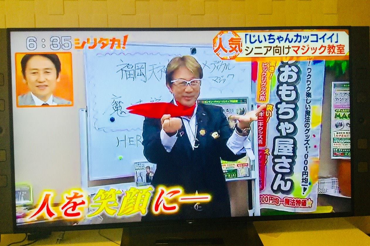 ナポリ沖縄久茂地交差点本店 ラスベガスのマジックキャッスルでも活躍中のmr ヒーロー マジックショー第2段 Facebook