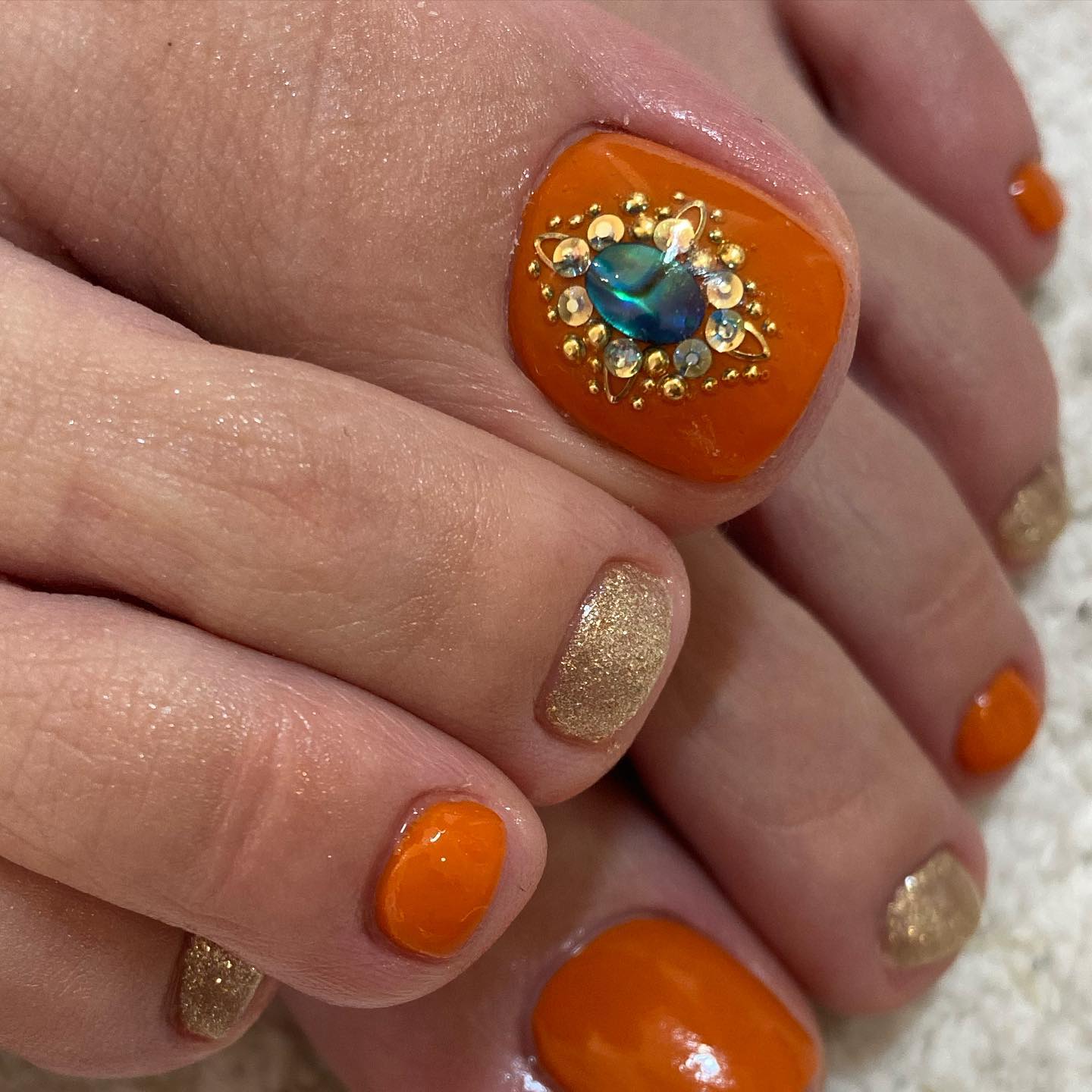 Nail Space Vis A Vis Foot Nail Color Orange Gel Nail 60yen 廿日市大野ネイルサロン ネイルスペースヴィザヴィ フットネイル フットケア 春ネイル ビジューネイル オレンジネイル そろそろサンダルの季節 Nail Space Vis A Vis Facebook
