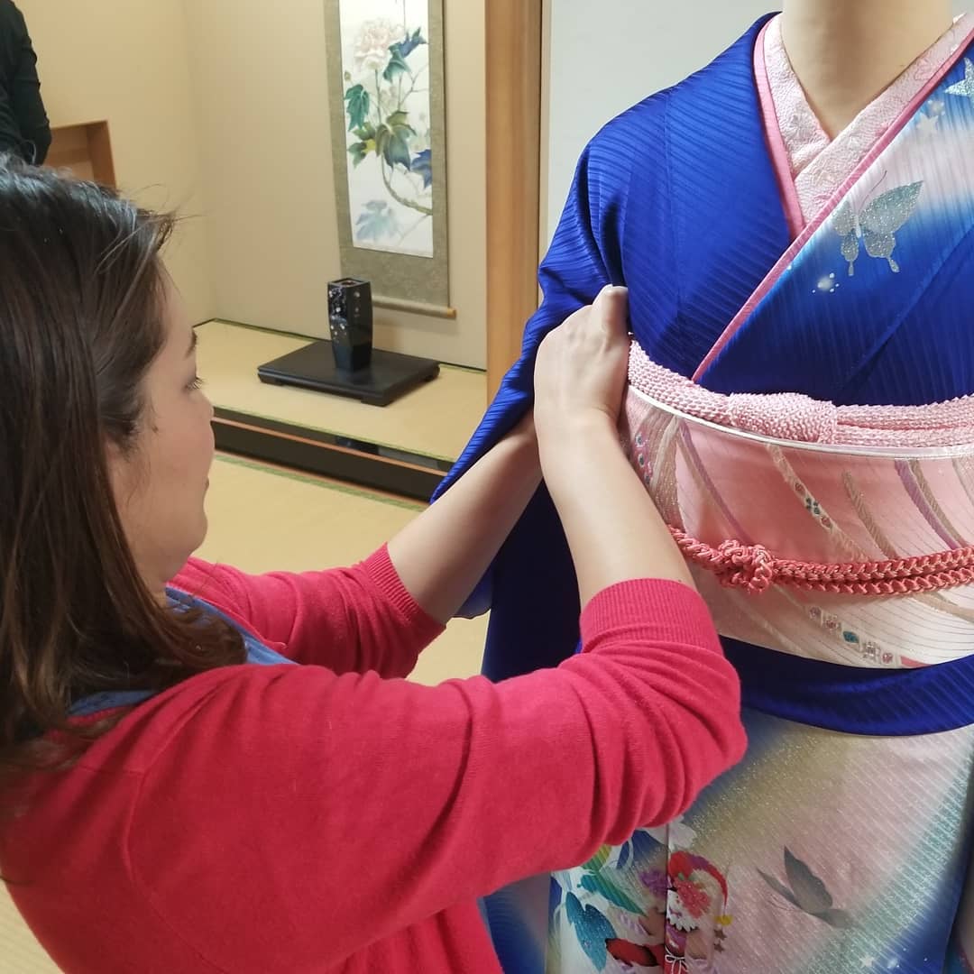 NPO法人 日本文化普及協会 - 大阪府千里中央教室振袖授業風景です。 #着付け教室 #着物着付け教室...