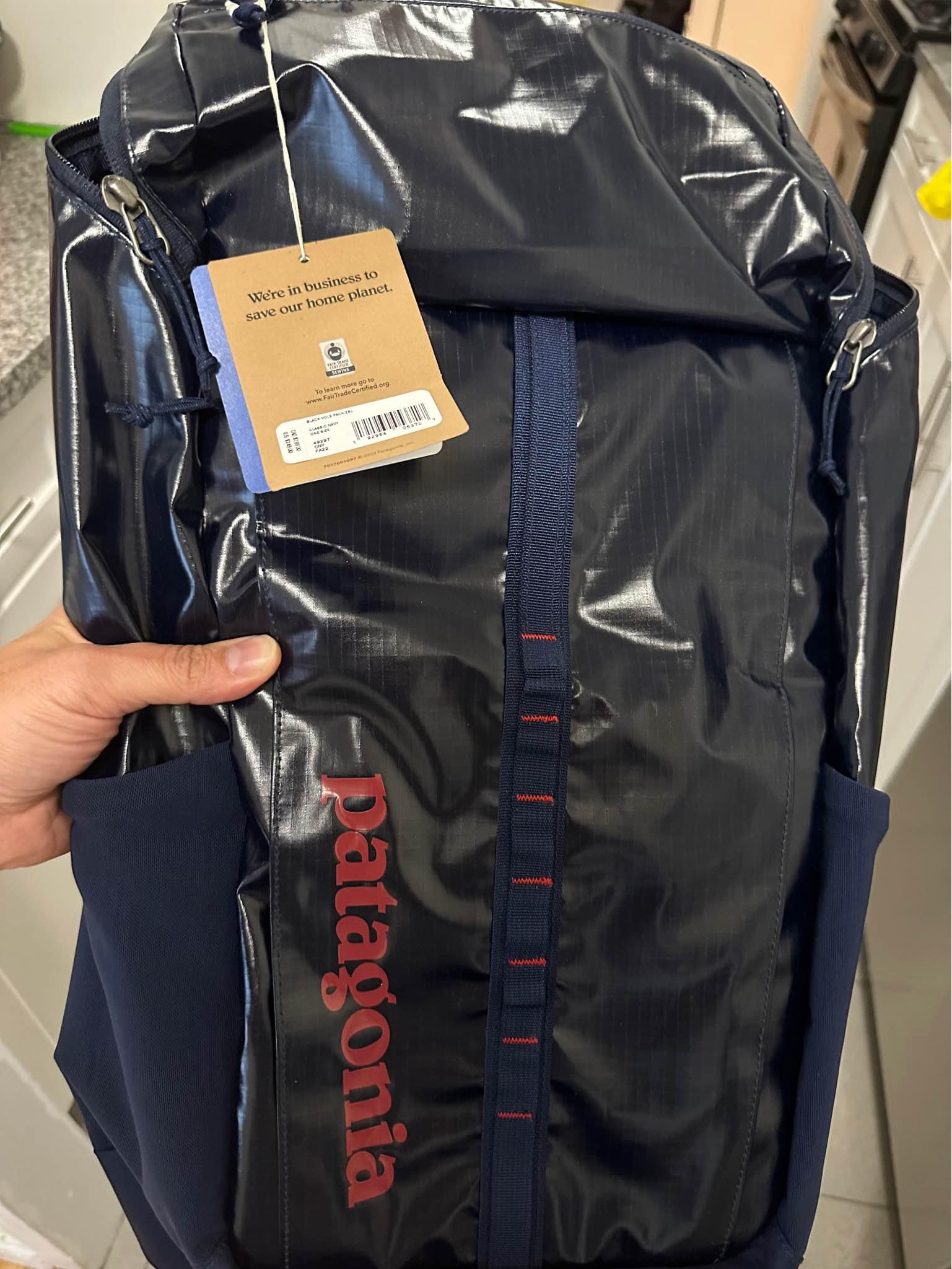 patagonia black hole pack 25l classic navy Storage is plentiful with a large easy Patagonia Black Hole 25l -