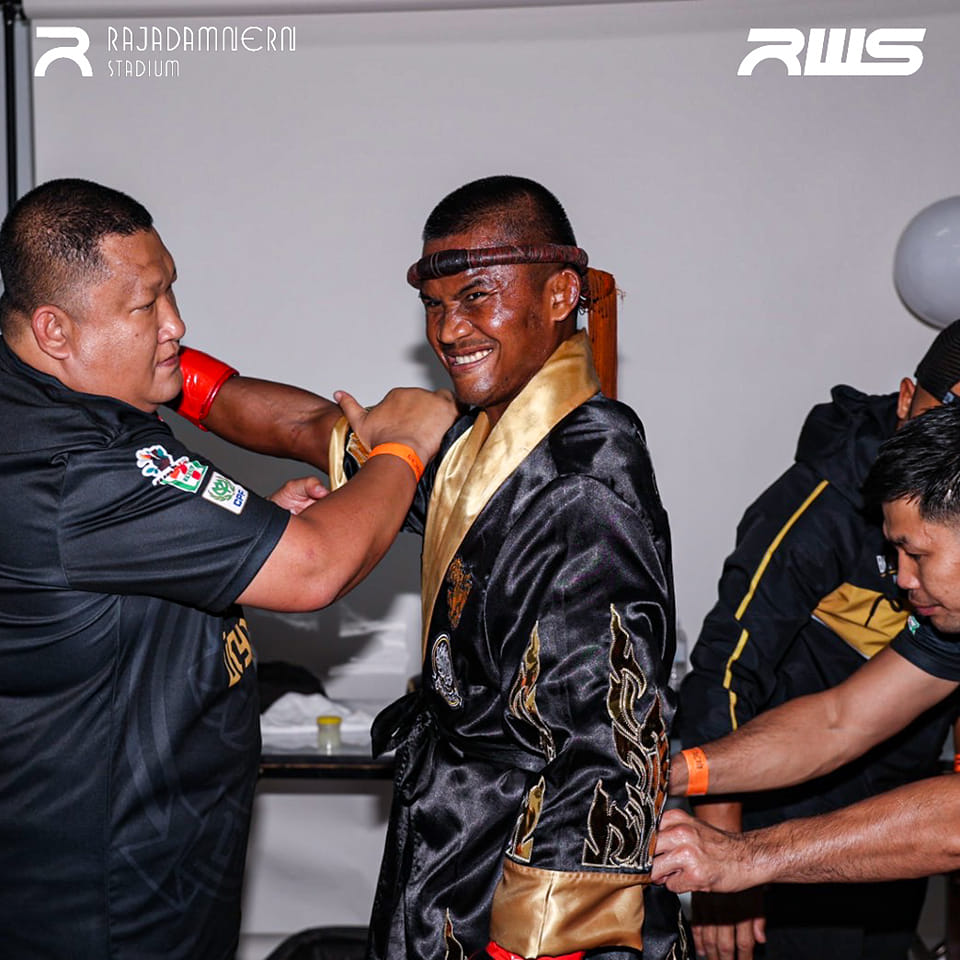 #ได้เวลาพี่บัวออกศึก... - RWS - Rajadamnern World Series | Facebook