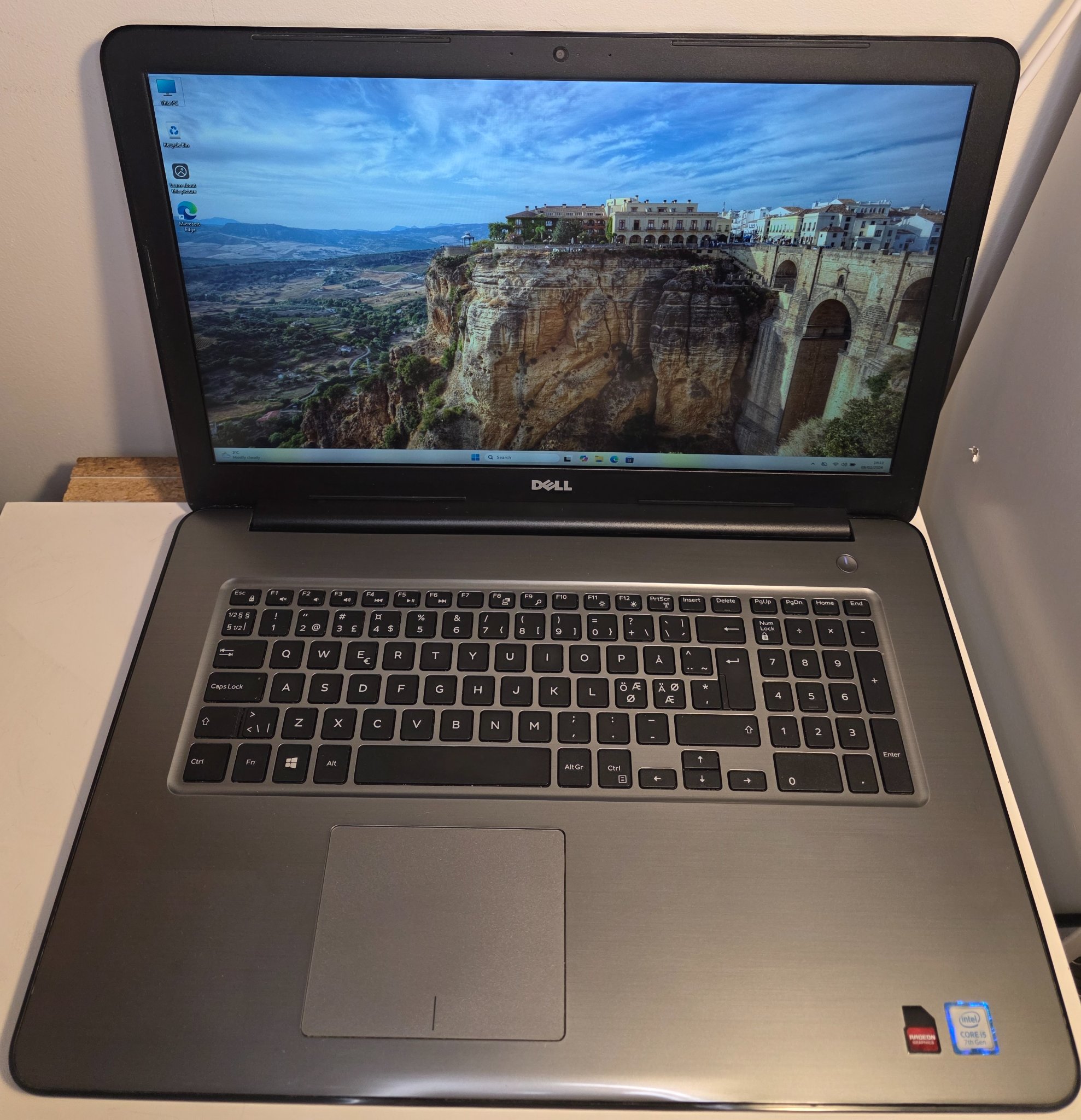 Dell Inspiron 5767 17.3" &ndash; Notebook Intel I5-7200U, 8GB RAM, 1TB HDD, Windows 10