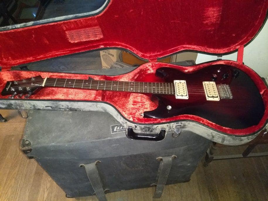 Aria Pro ii Magna MA-550 japan. Rs 48 000/=with Softcase, call