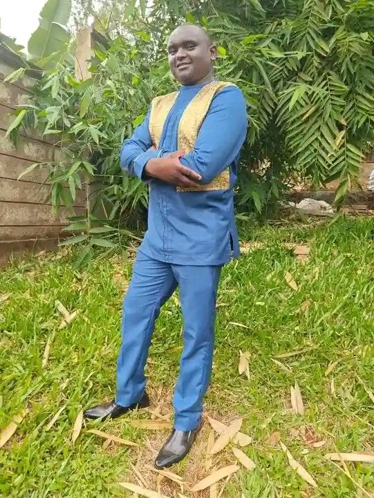 What does wearing blue cloth in dream mean?