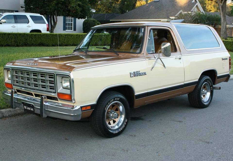 Who can repair a 1982 Dodge Ram D200 pickup truck in Valparaiso