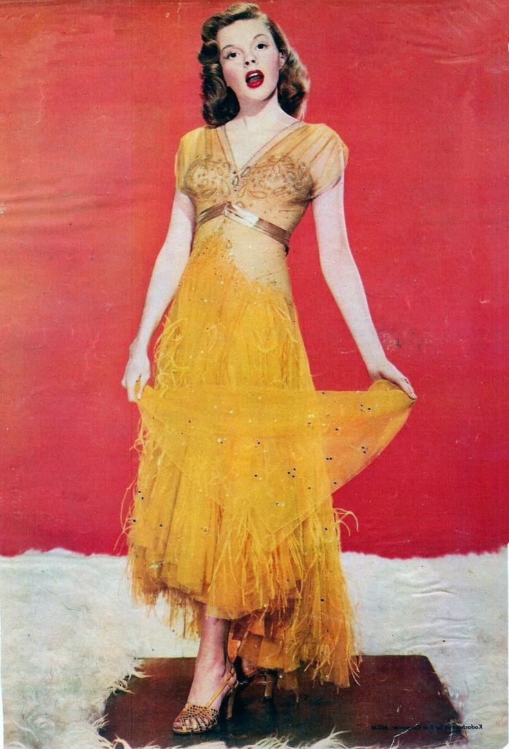 lady in yellow dress movie What movies features the the dress? characters that wear yellow dresses