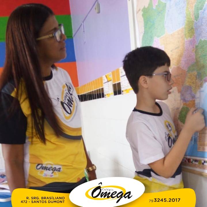 Colégio Ômega - Explorando os mapas na aula de geografia...