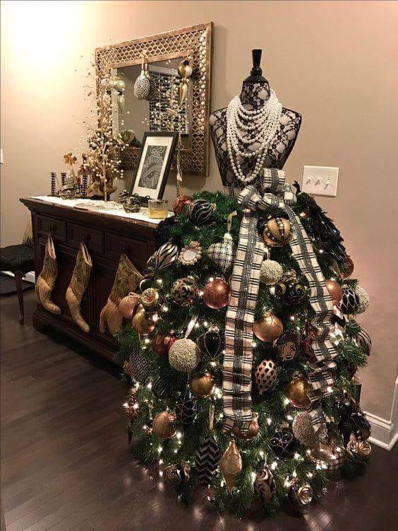 She's dressed to impress 🎄#ChristmasTree
