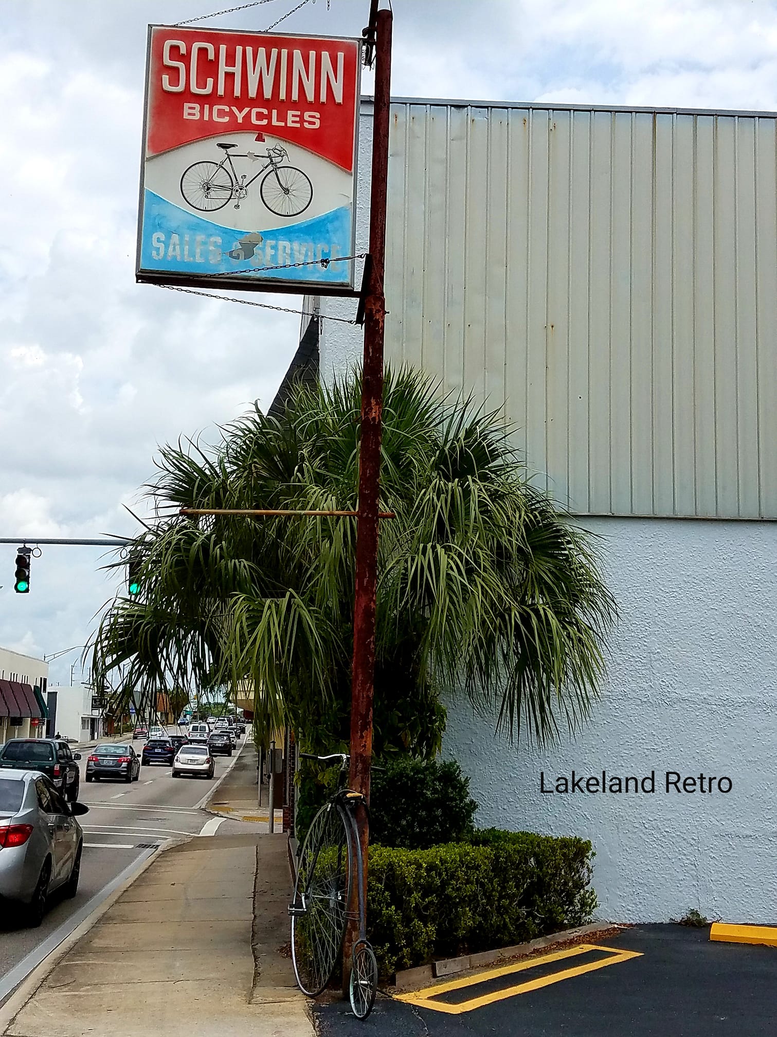 schwinn bicycles lakeland fl Legacy 24in White / one size The aluminum frame with suspension fork offers lightweight durability and controlled riding Now closing