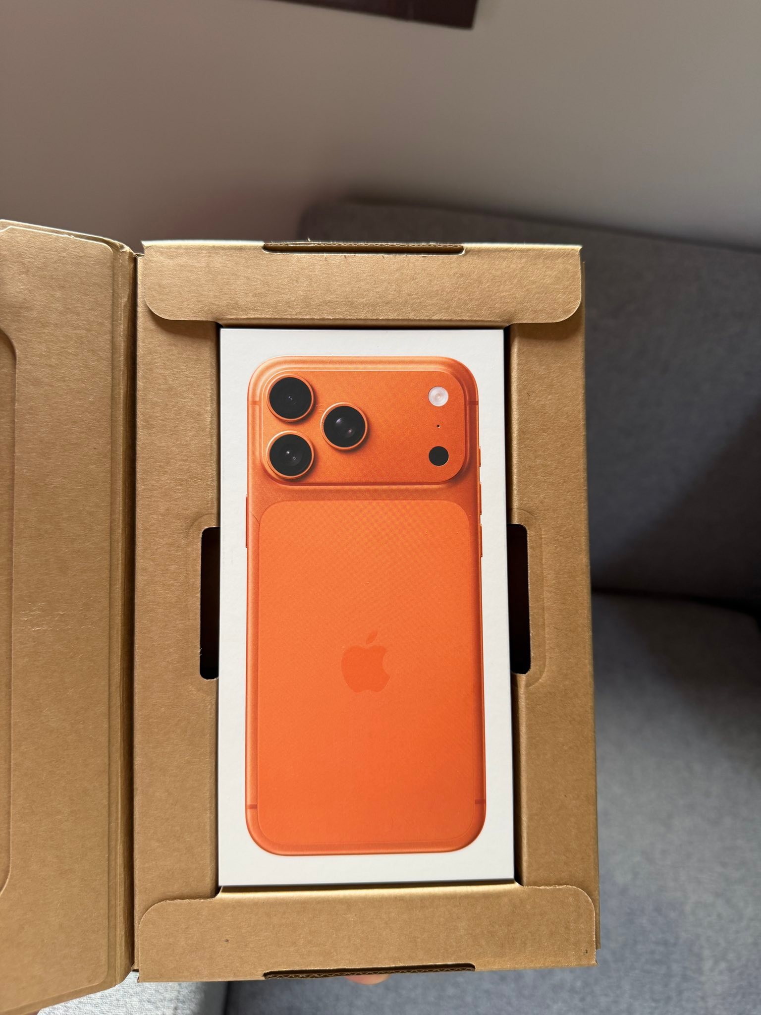 Apple iphone 17 pro Max Storage 256 GB New sell pack Colour Cosmoc 