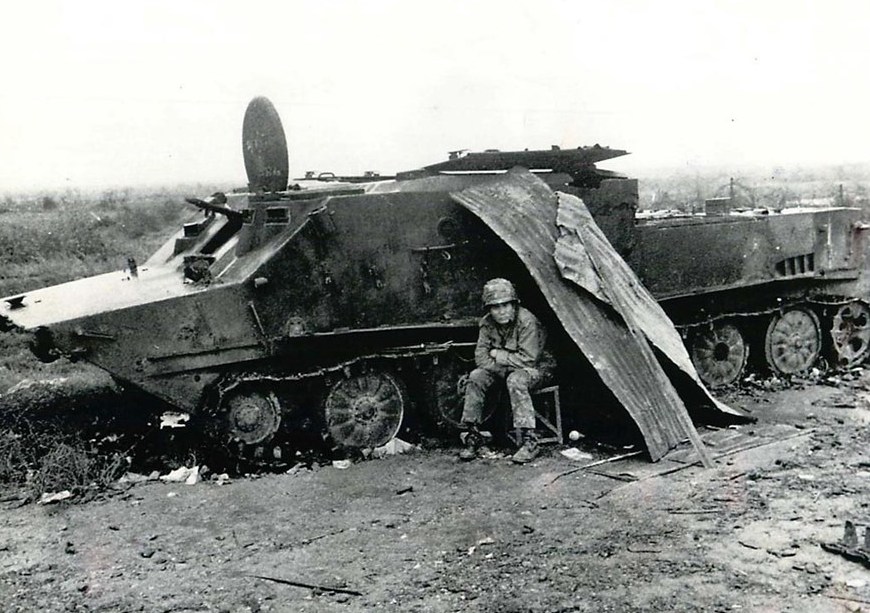 Sài Gòn Miền Nam Xưa.. | Người Lính Dù ngồi tránh nắng cạnh chiếc PTR ...