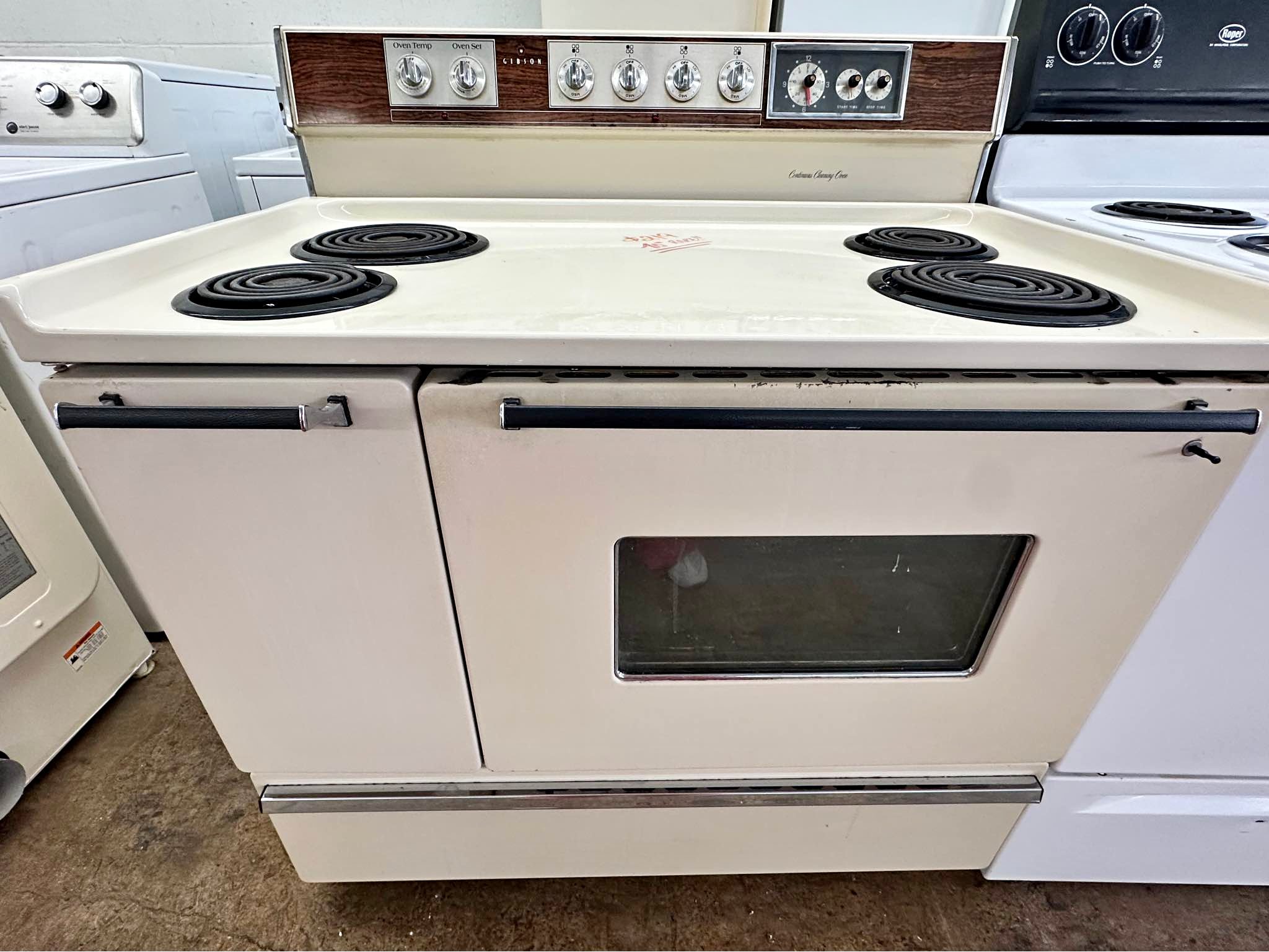 Gibson Vintage 40” Electric Stove in Bisque Color! 100% Guaranteed