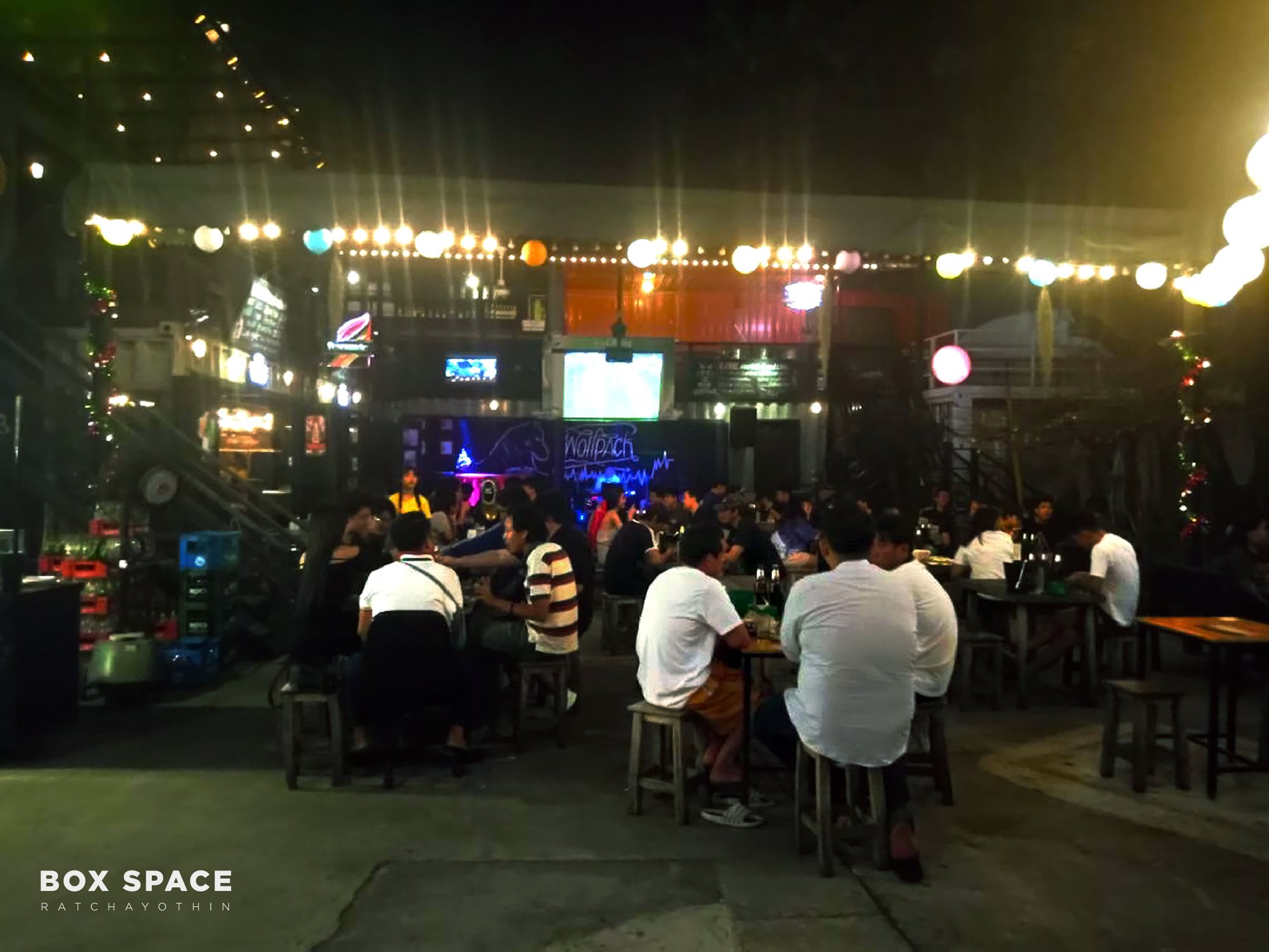 เพราะชีวิตขาดบรรยากาศไมได้!!... - BOX SPACE Ratchayothin