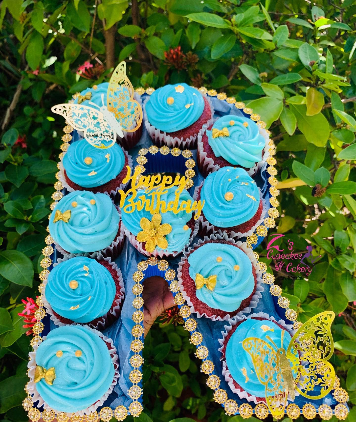 Letter “R” blue and gold themed... - Z's Cupcakes and Cakery