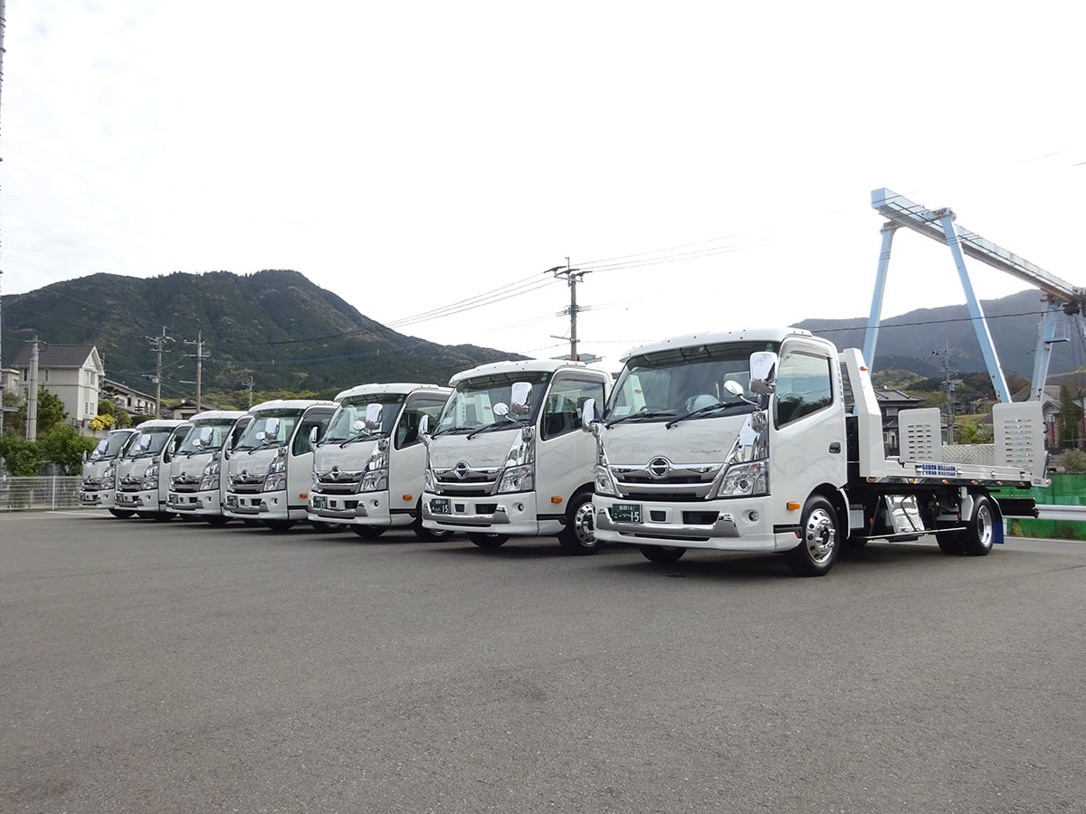 ☆積載車完成しました。 本社の2t積載車が完成しました。 ◇デュトロ