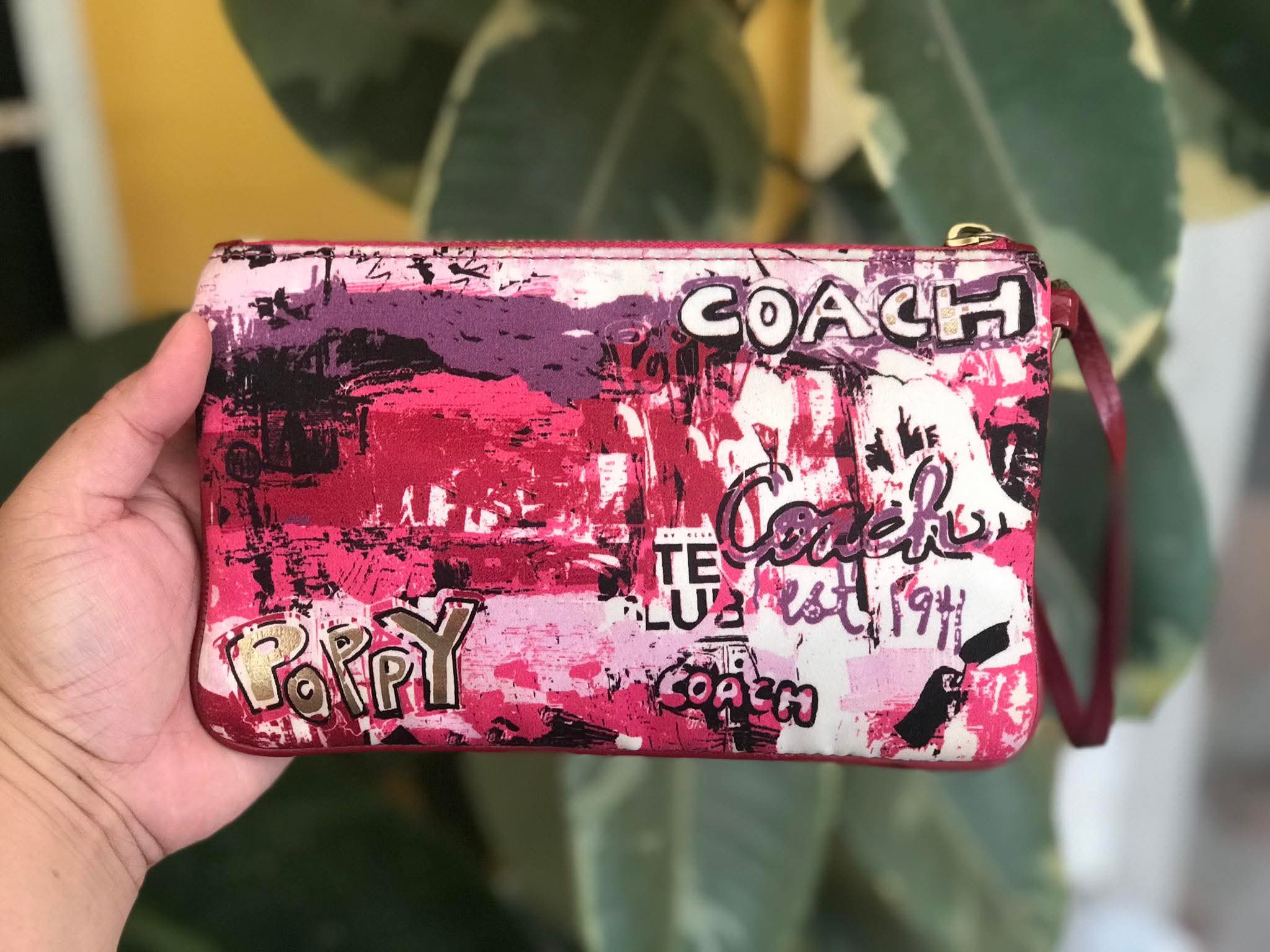 COACH Poppy Signature Zip Wallet Pink ☘️?♥️C O A C H POPPY 