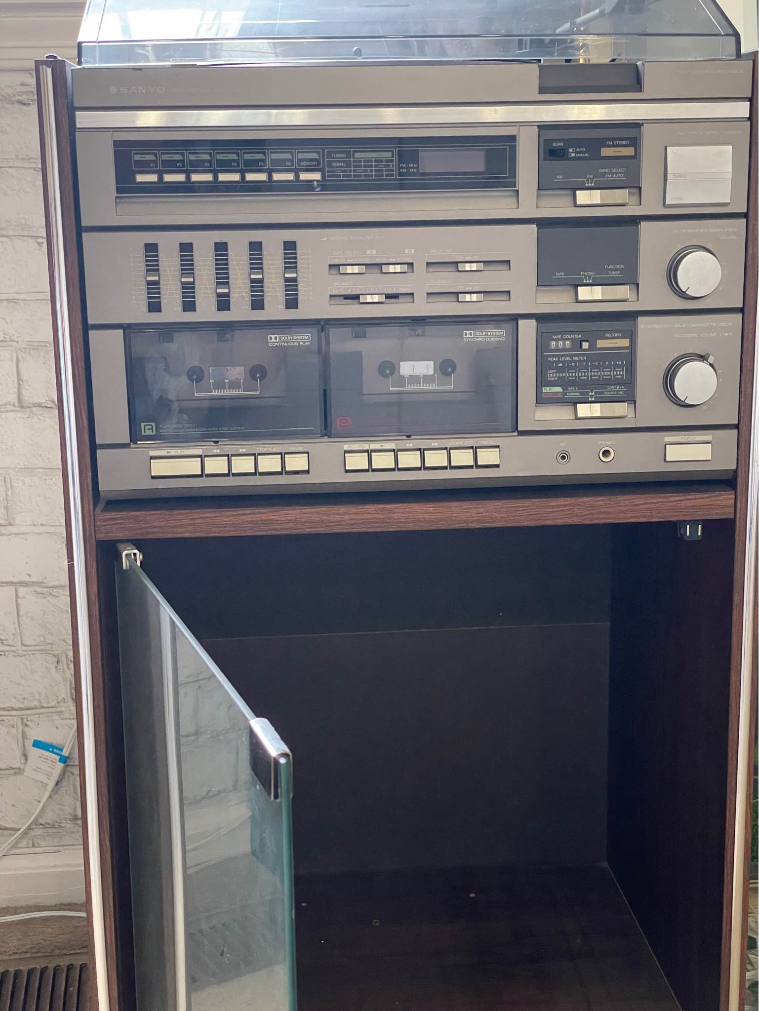Sanyo stereo music system gxt 410 Everything works, needs repair