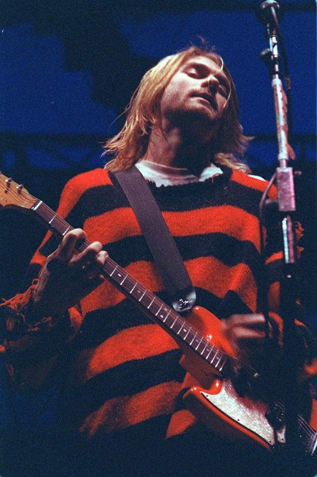 Nirvana en vivo - Kurt Cobain en pleno trance cuando tocan... | Facebook