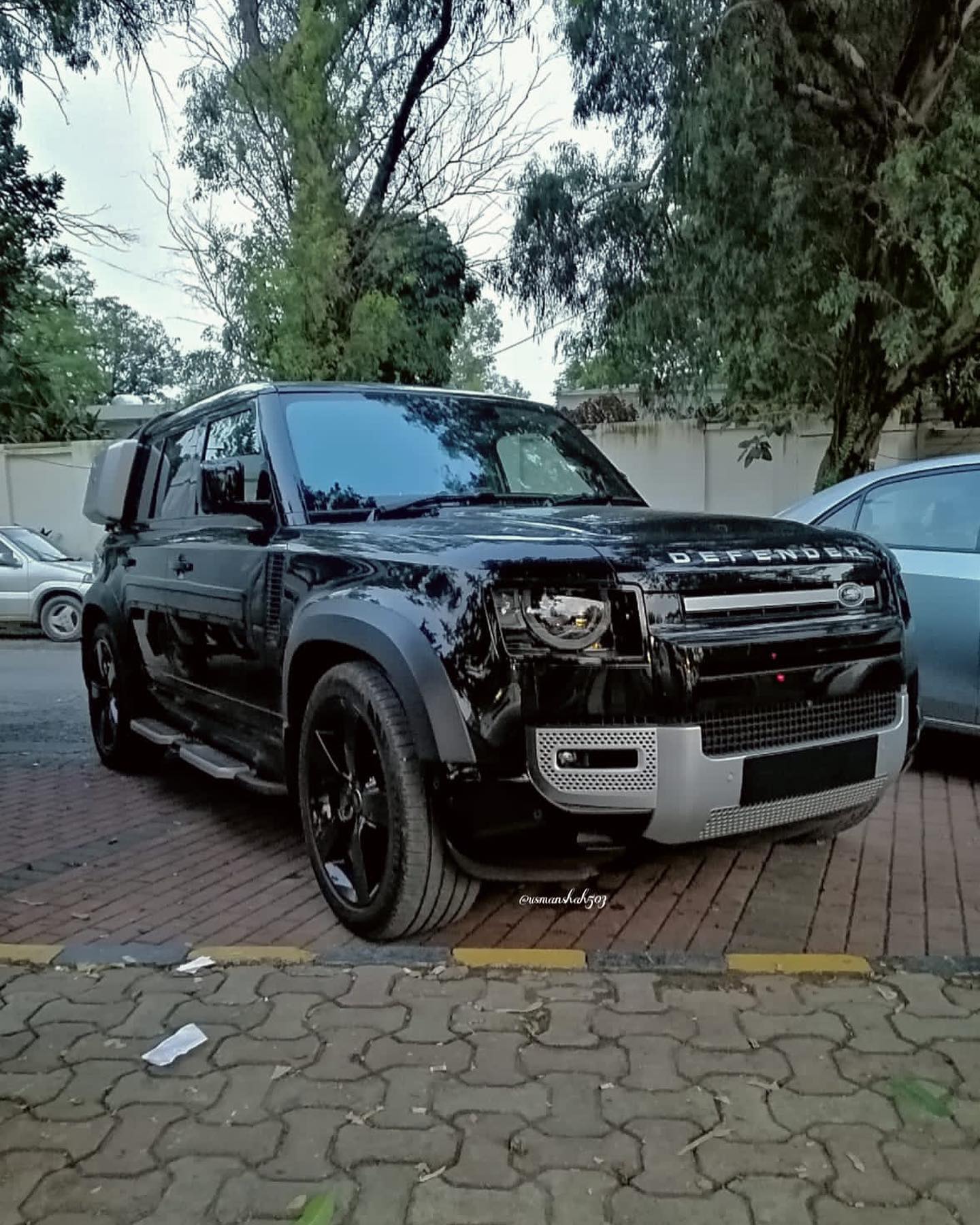 Defender from Isb.. one of the only few... - Cars of pakistan