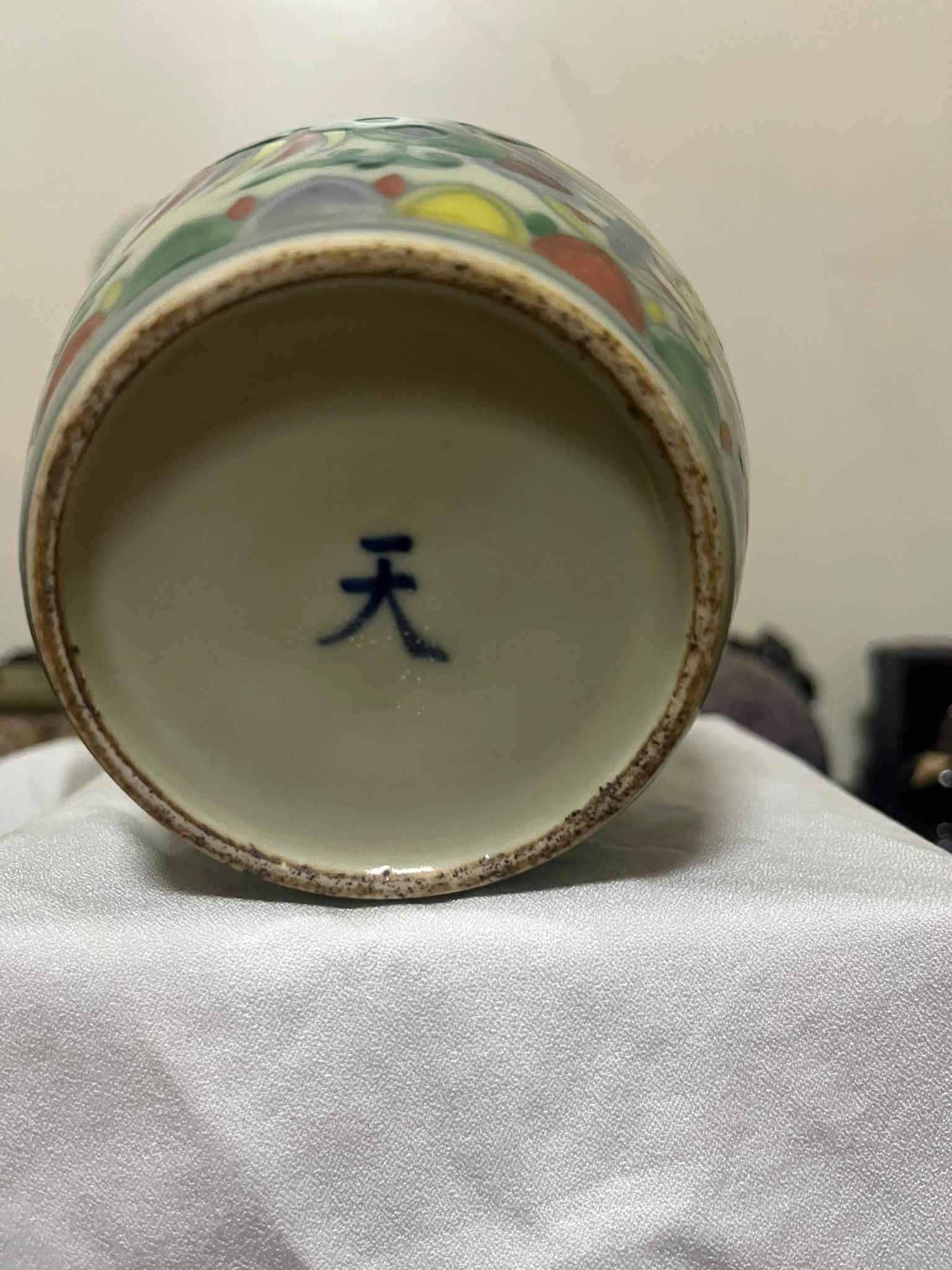 宋汝天青釉“大宋汝窯青龍寺御製” 款玉壺春瓶賞析高27.3、口徑6.9、足徑