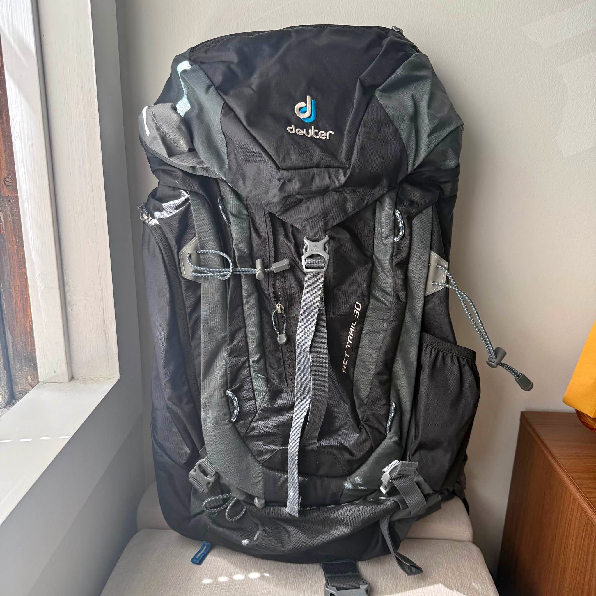 features of jansport backpack Graphite Grey SUPERBREAK MB=41% Color:bone-olaz-1 Nike 3BRAND By Russell a side water bottle
