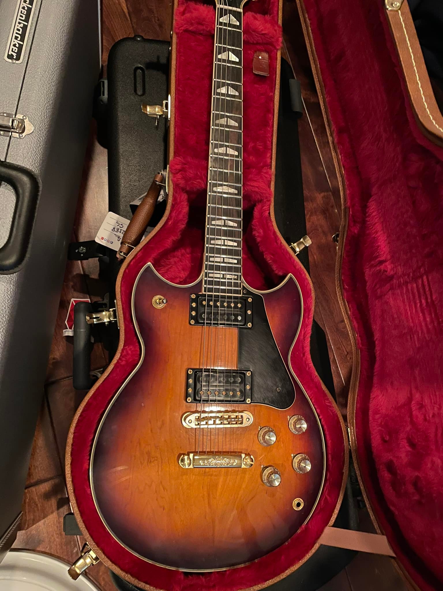 What is the mark on the back horn of a 1981 Yamaha SG 1000?