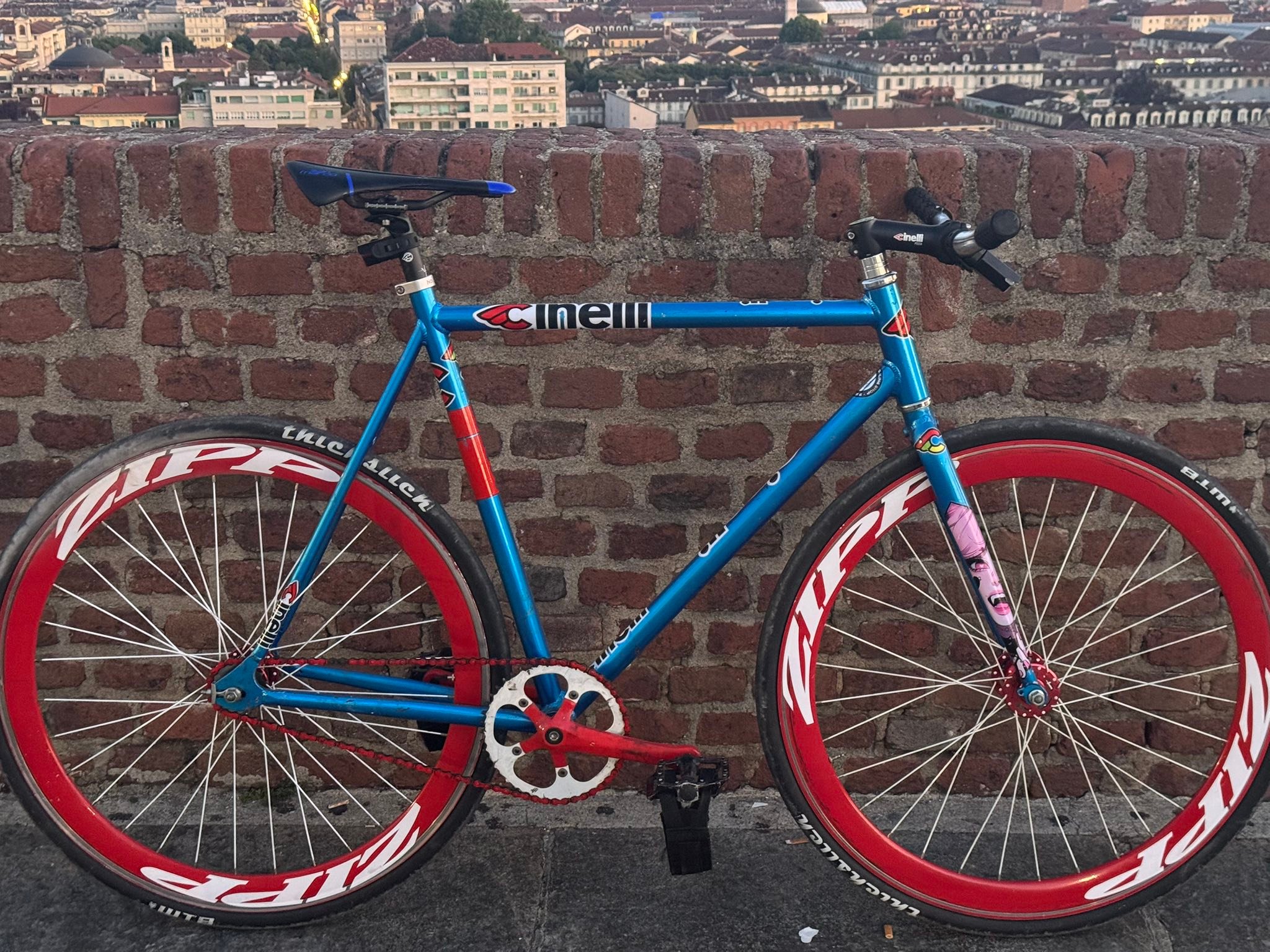 Stinner Refugio custom bike with Ultradynamico tires and SRAM
