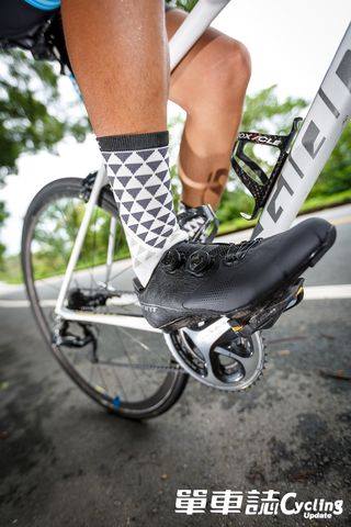單車誌 - 【實測上路】Giant Surge Pro MES碳纖車鞋實測... | Facebook