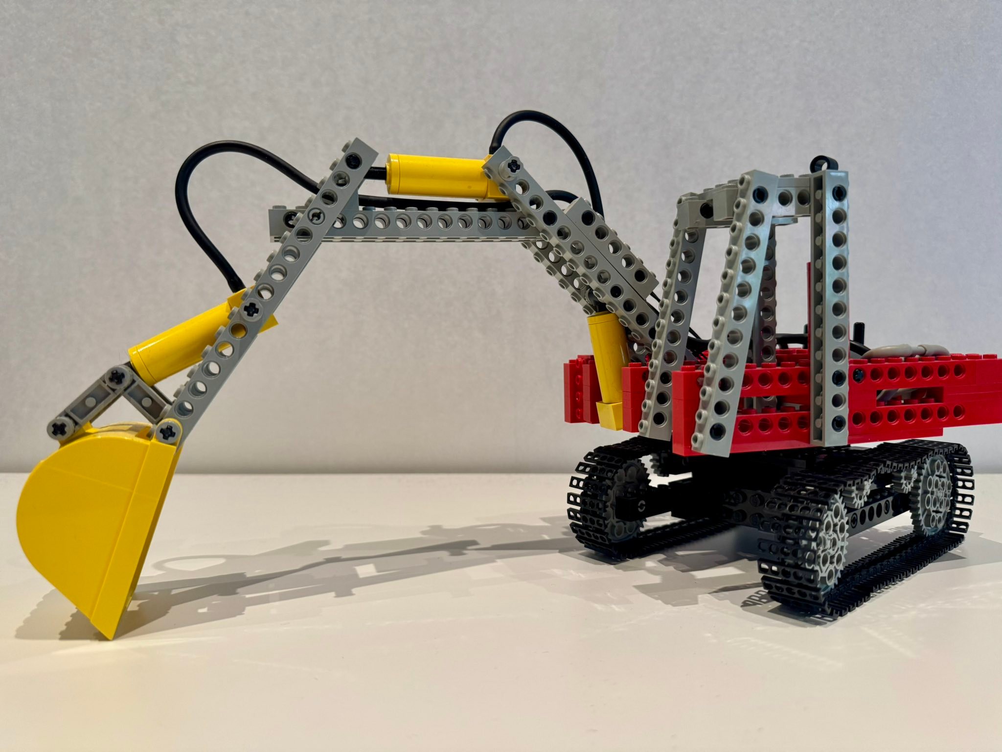 LEGO 8851 Excavator (1984). Pneumatics working perfectly