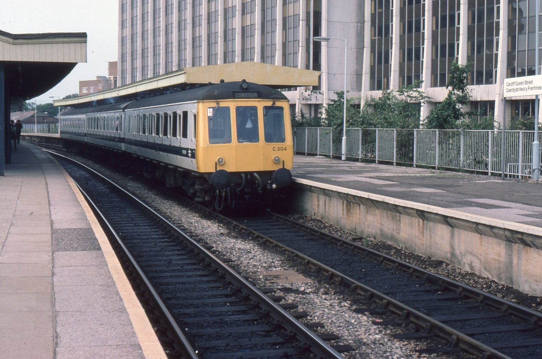 Rail Thing - 80s UK Railscene | The driver is resetting the blind in ...